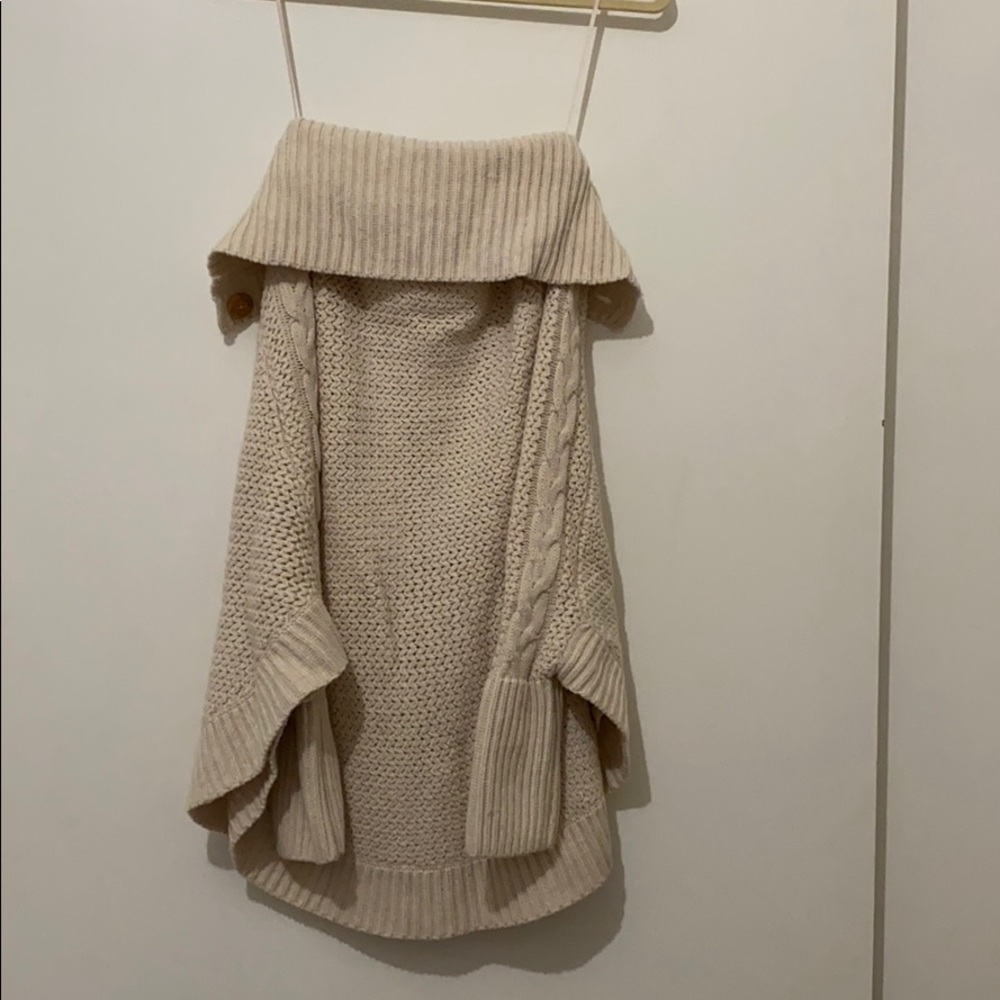 Capes - Picture 3 of 6
